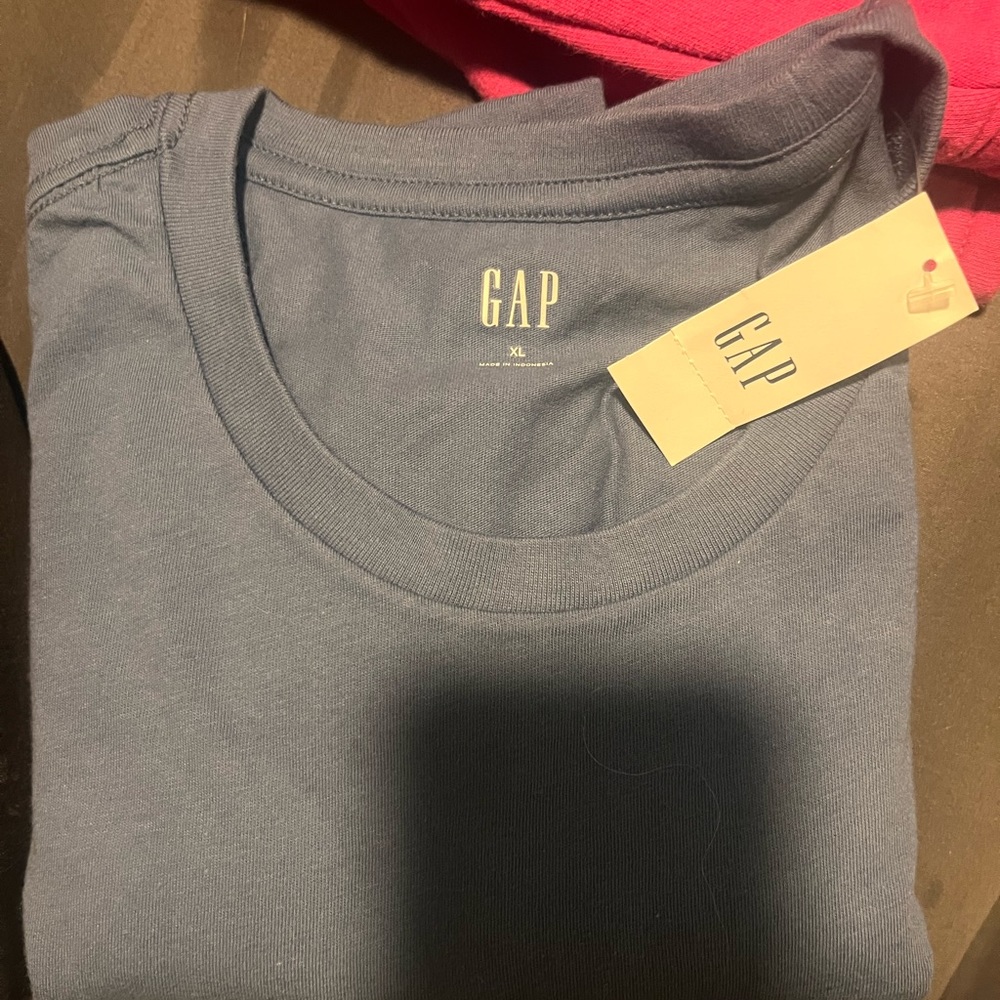 Gap men's shirt